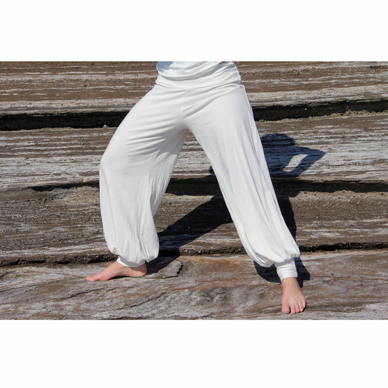 https://www.kundal-yoga.com/wp-content/uploads/2020/08/vetement-yoga-pantalon-coton-bio-teinture-naturel-Pantalon-aladin-49%E2%82%AC.jpg